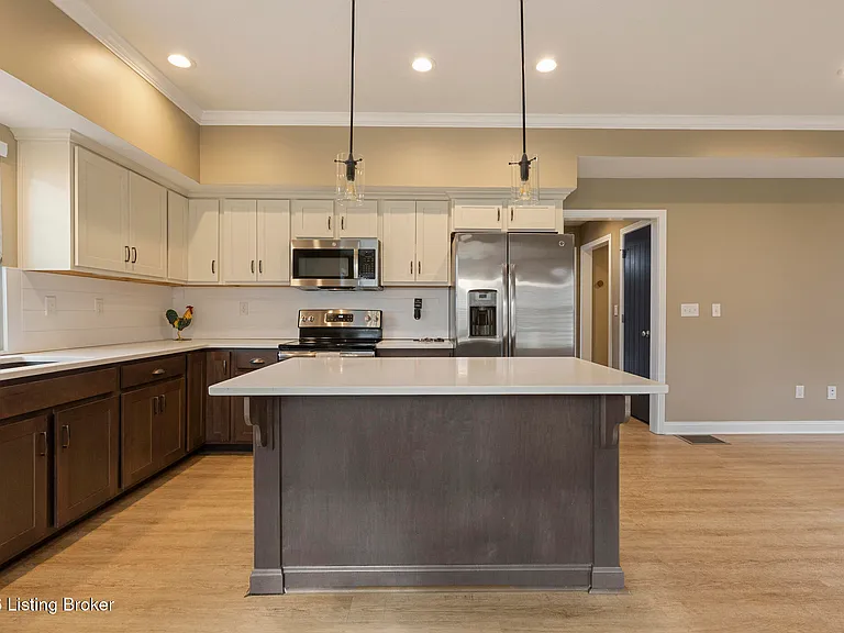 1802 Faith Ave — Photo 4