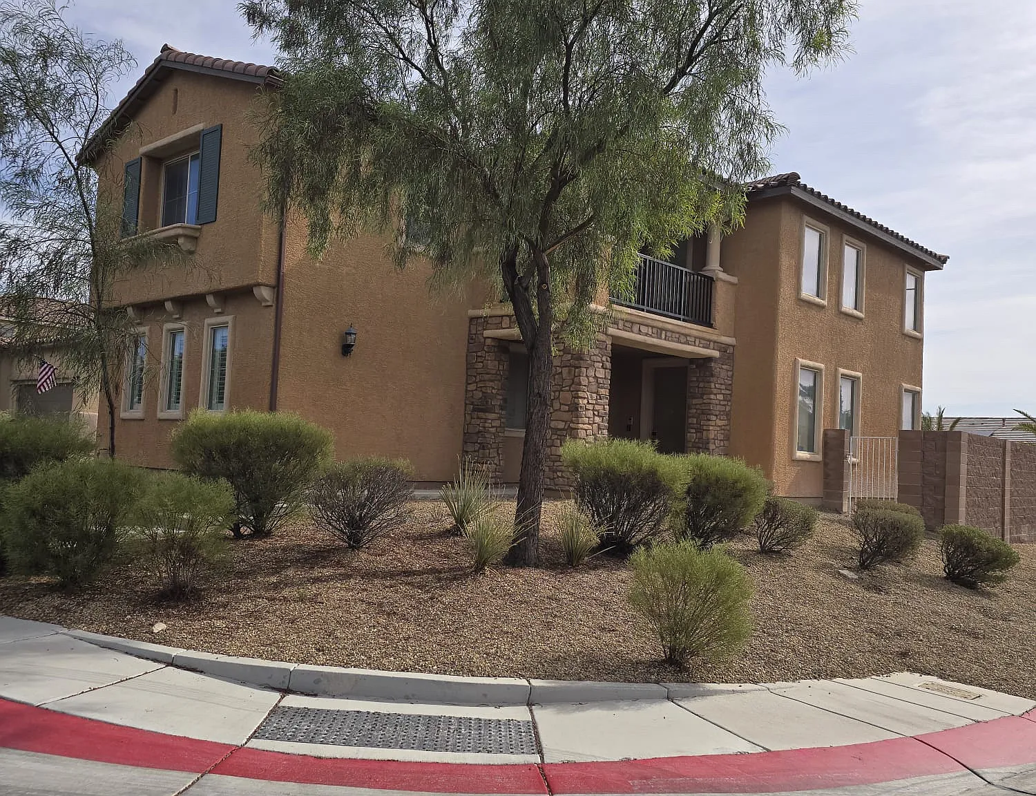 5 bed, 4224 sqft, $3,795 — Photo 2