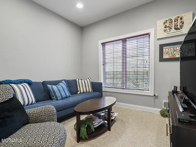 12 Riviera Dr — Photo 10