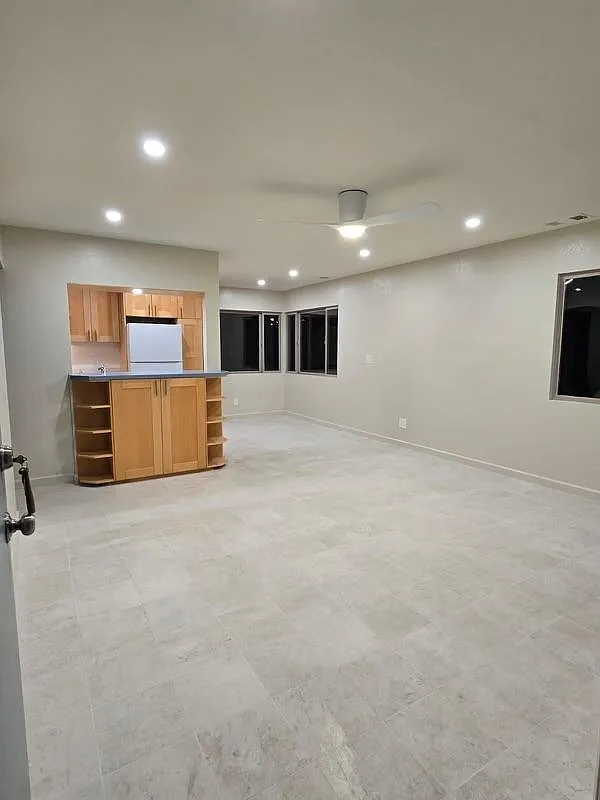 Living room, kitchen peninsula, and dining area, photo taken from the front door. - 4743 Niagara Ave