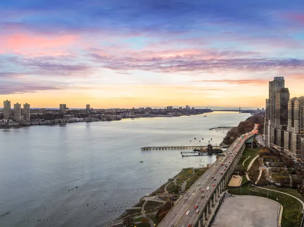 30 Riverside Boulevard image 17 of 18