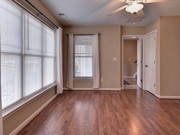 2nd image of 981 Hollymeade Cir