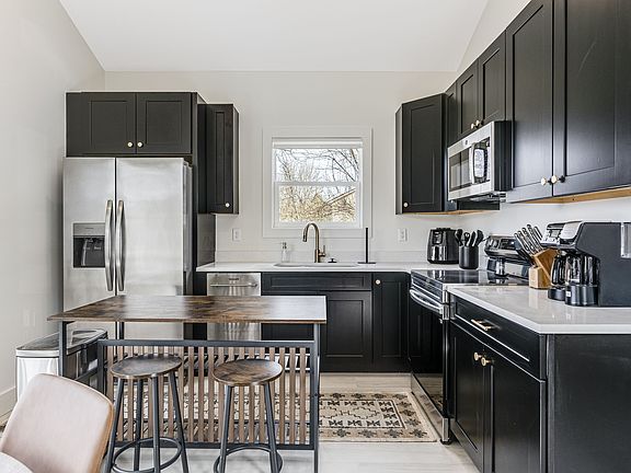 5th image of 109 Remi Ln