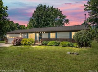 3843 Thomas Rd, Oxford, MI 48371