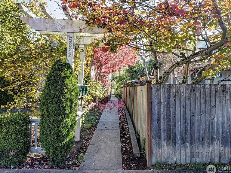 5622 Fauntleroy Way SW #B — Photo 18