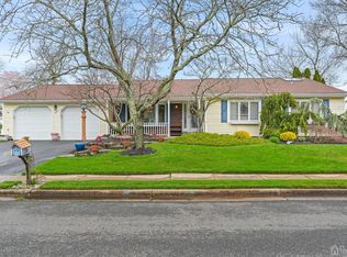 17 11th Ave, Monroe Township, NJ 08831