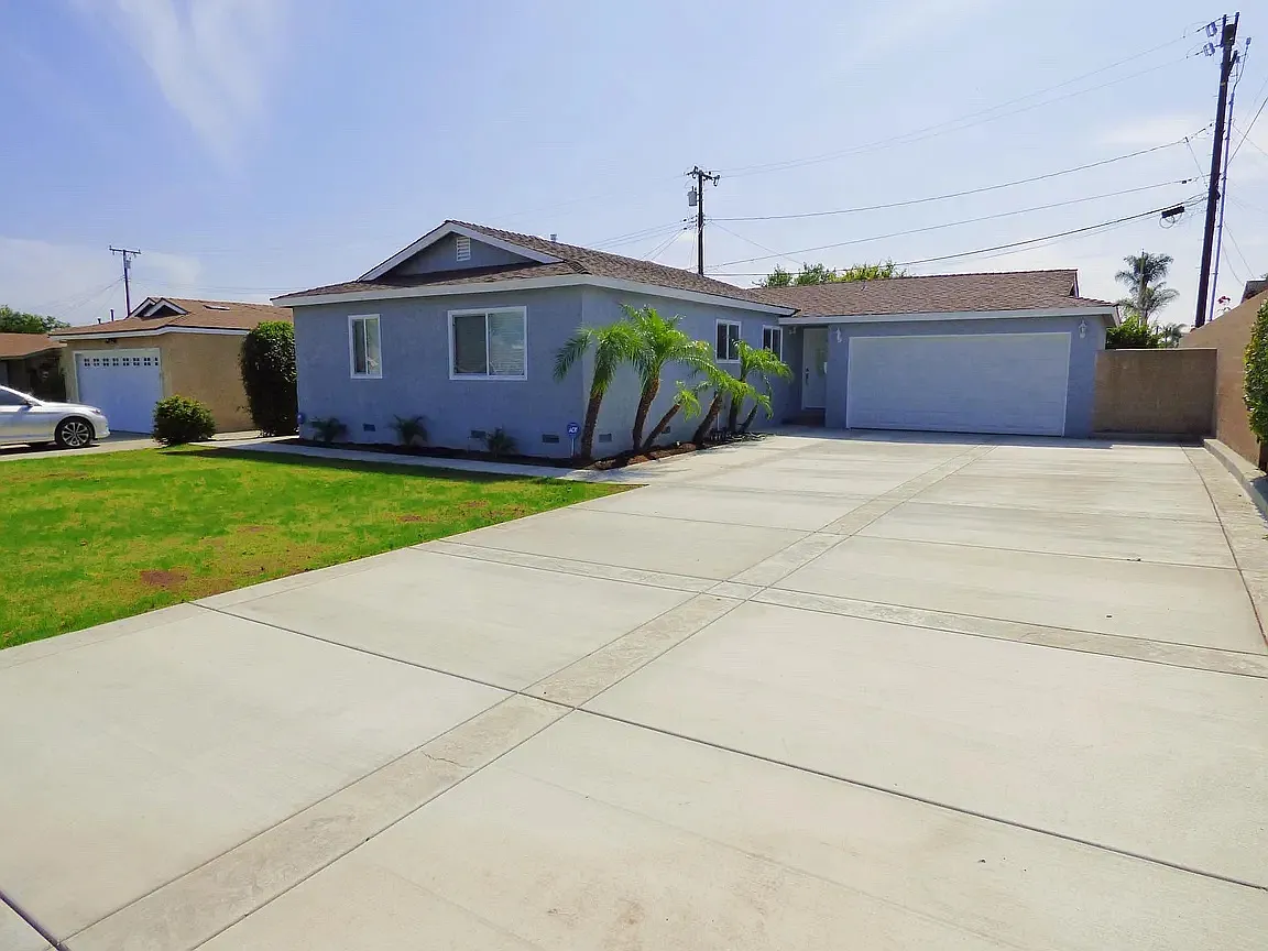 4 bed, 1136 sqft, $3,300 — Photo 1