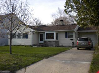 611 Pleasant St, Petoskey, MI 49770