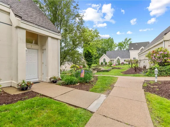 7 Ridgemead Fields Dr, Verona, PA 15147