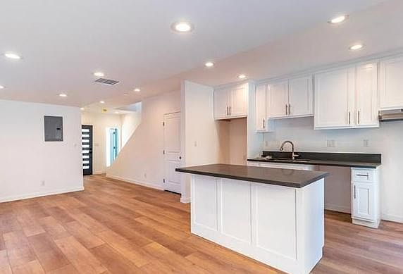 3rd image of 6045 Cleon Ave #4