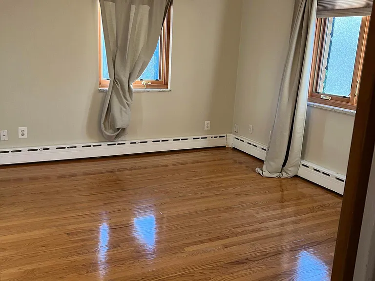 unfurnished master bedroom