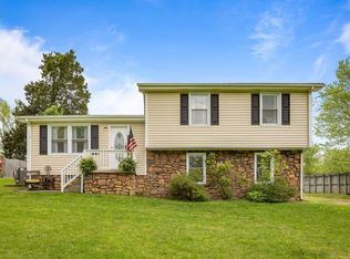 424 S Palmers Chapel Rd, Cottontown, TN 37048