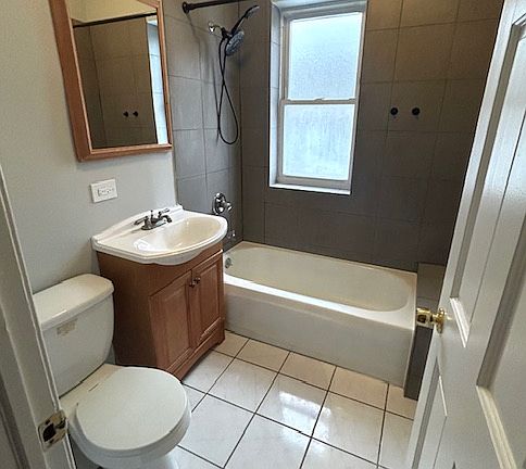 3rd image of 3436 W Leland Ave