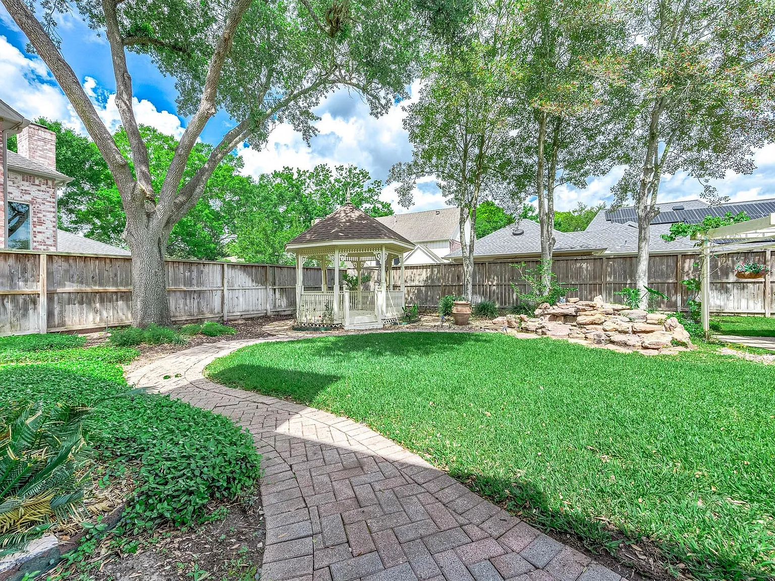 4 bed, 3.5 bath, 3658 sqft, $3,998 — Photo 3
