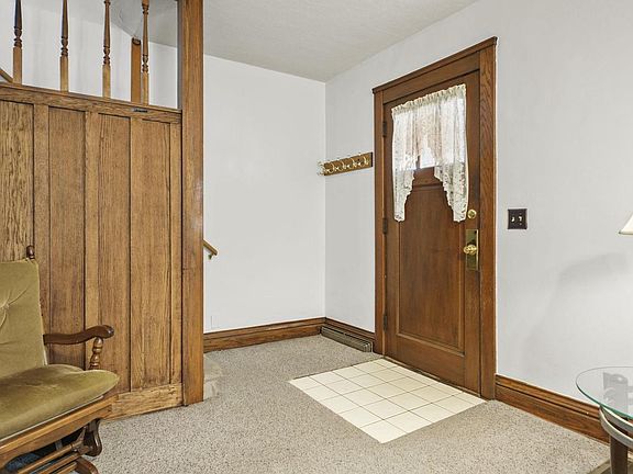 4th image of 2205 Winnebago Street