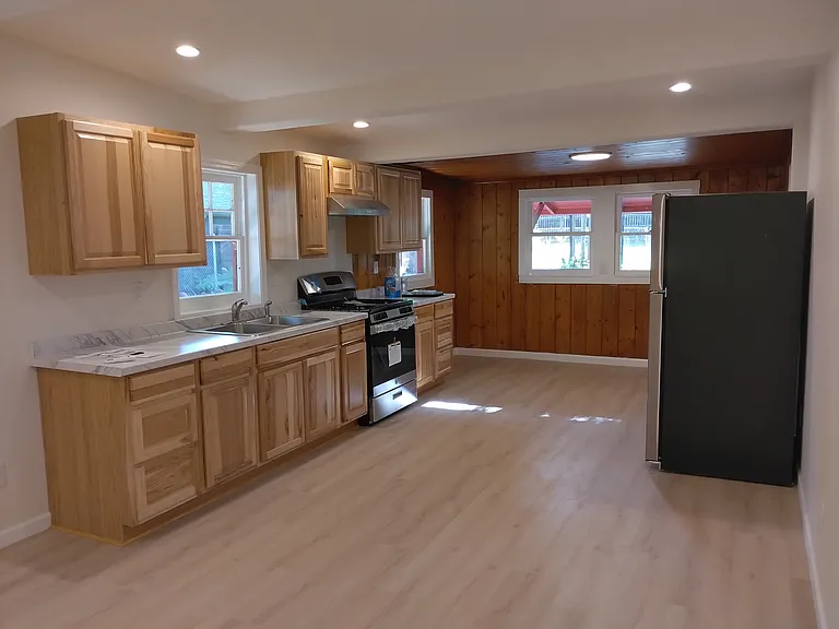 710 N 7th St — Photo 3