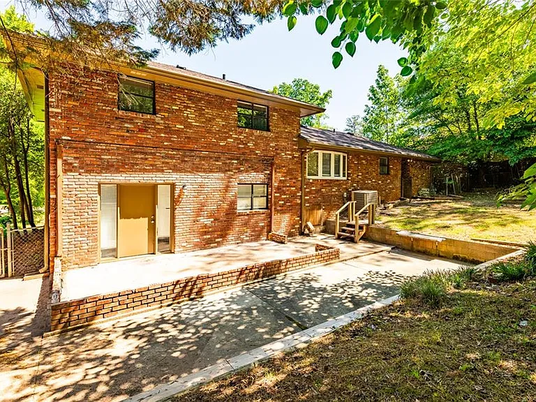 1947 Farris Dr — Photo 32