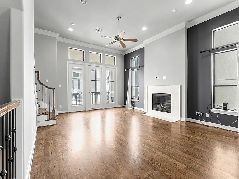 634 Nagle St — Photo 10