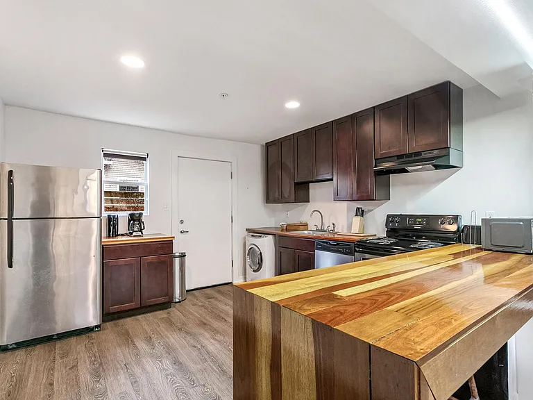 635 N Scott St — Photo 22