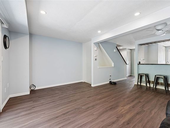 4th image of 296 Huntingdon Ave