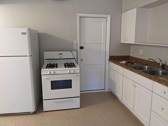 3rd image of 5803 Lynn St