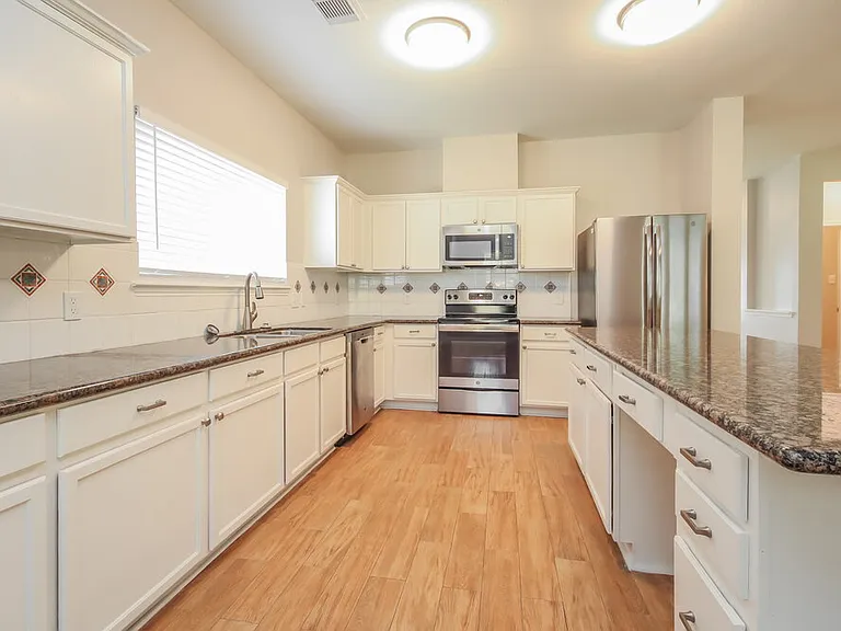 553 Small Cedar Dr — Photo 8