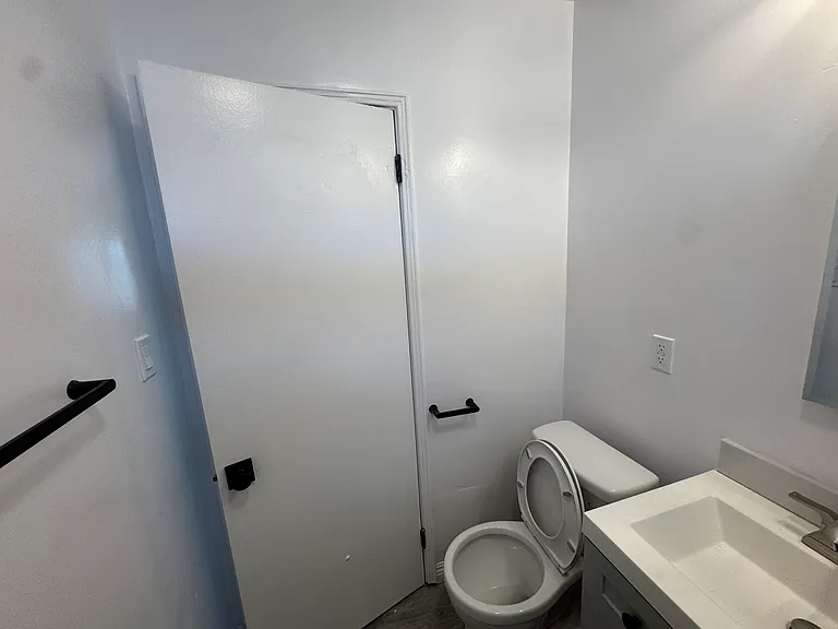 70 Glendora Ave #11 — Photo 12