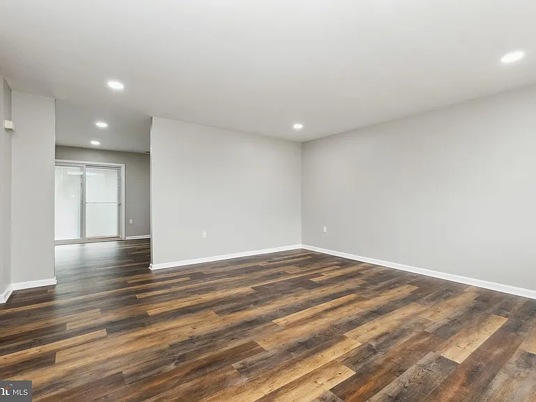 100 Heathrow Ln — Photo 5