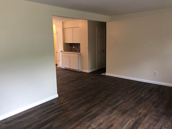 5th image of 144 Knoll Dr