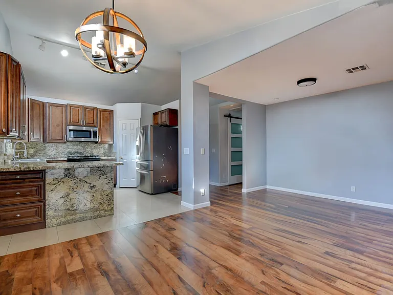 8316 Vantare Ct — Photo 9