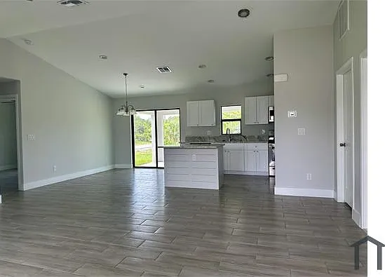 3 bed, 1200 sqft, $1,950 — Photo 1