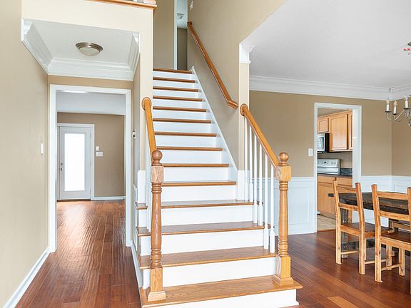 3rd image of 3218 Gaslight Ln