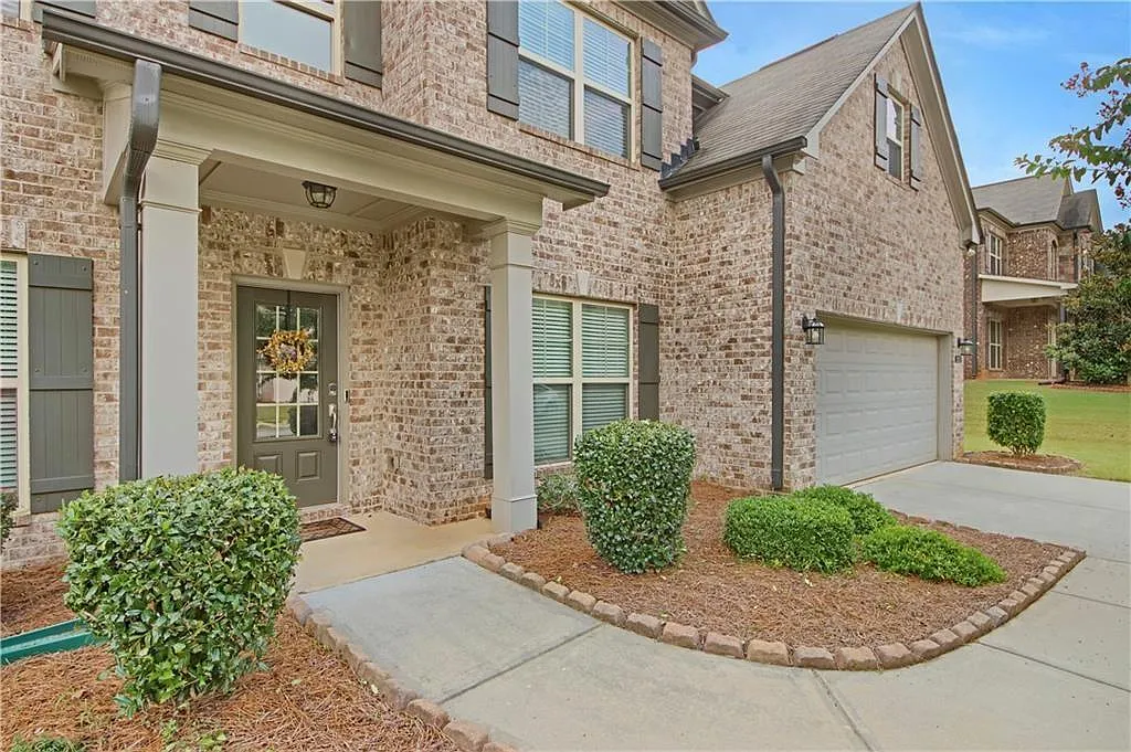 5 bed, 3.0 bath, 2746 sqft, $3,200 — Photo 3