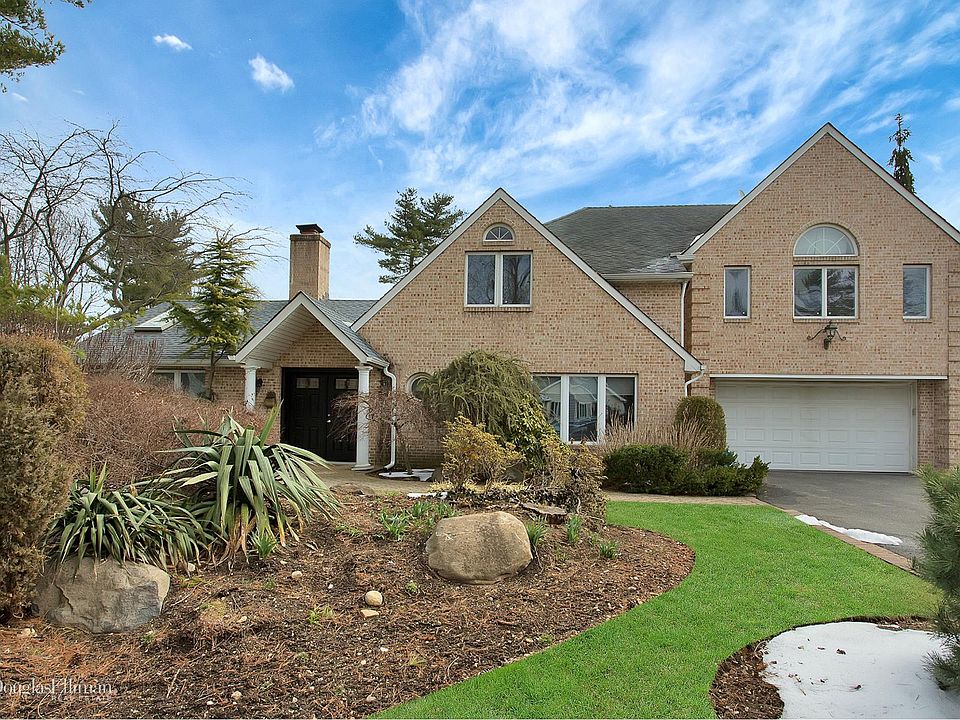 1st image of 15 Sherwood Ln