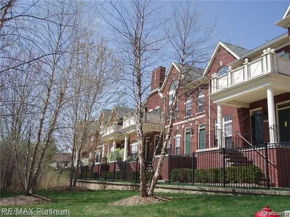 664 Village Ln, Milford, MI 48381