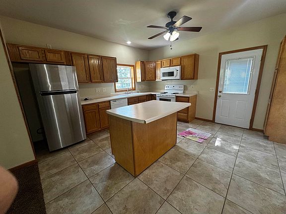 2nd image of 154 River Rd