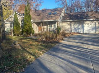 3208 Pleasant Dr, Cedar Falls, IA 50613