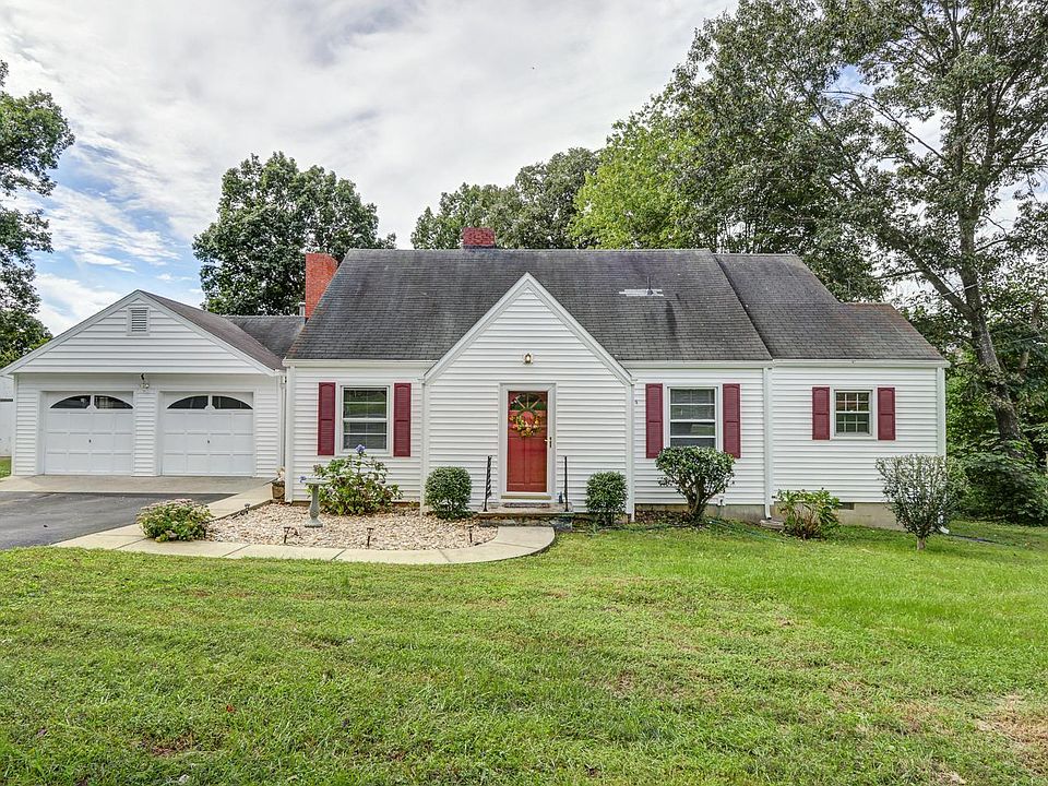 1st image of 122 Mary Ann Dr