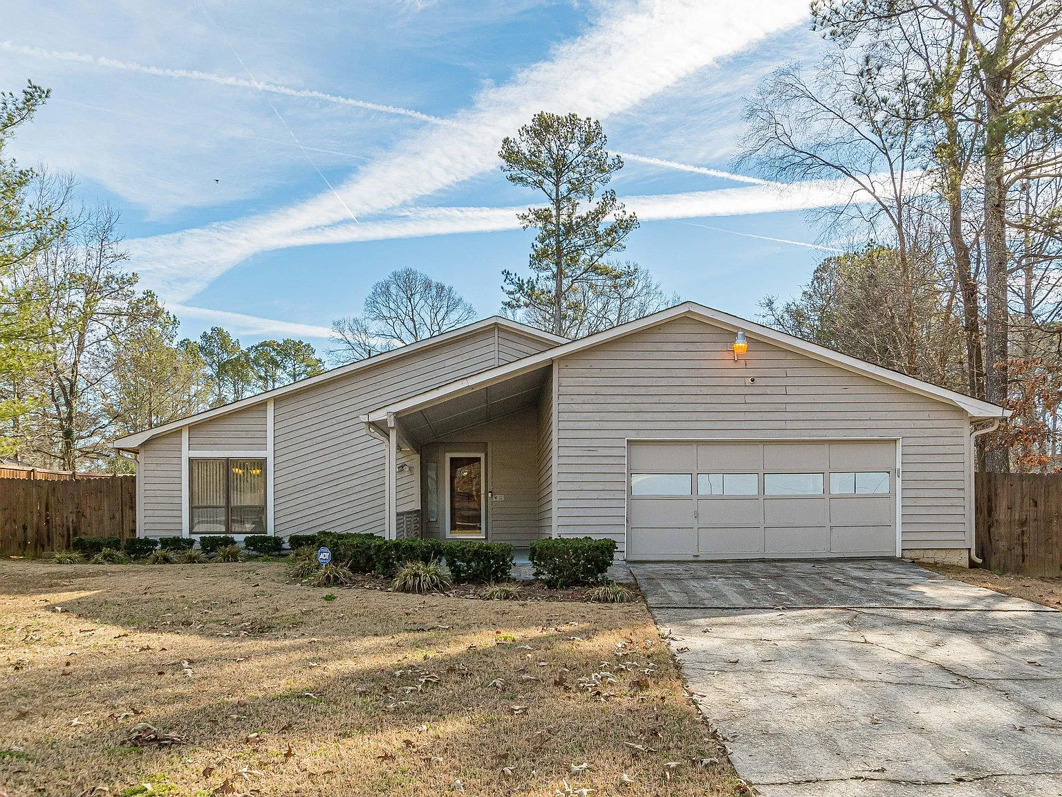 3 bed, 1834 sqft, $1,950 — Photo 1