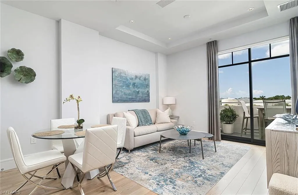 1 bed, 1.0 bath, 725 sqft, $12,600 — Photo 1