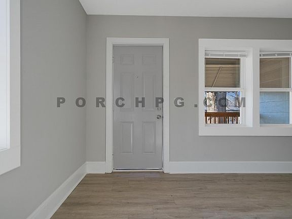 3rd image of 907 Maple Ave SE #1