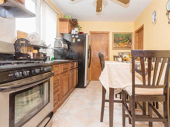 4th image of 3102 92nd St