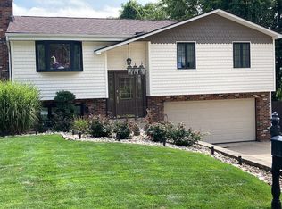 129 Woodward Dr, West Mifflin, PA 15122