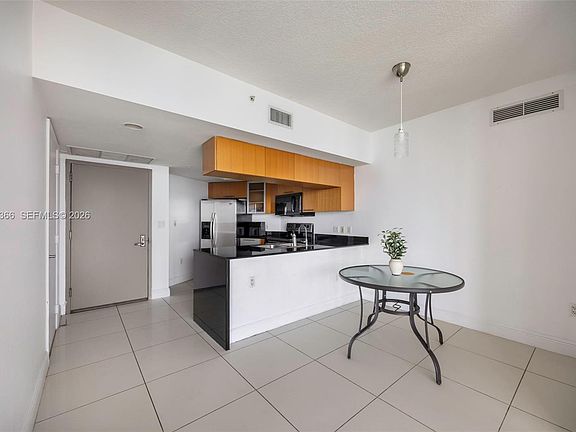 4th image of 1750 N Bayshore Dr APT 3801