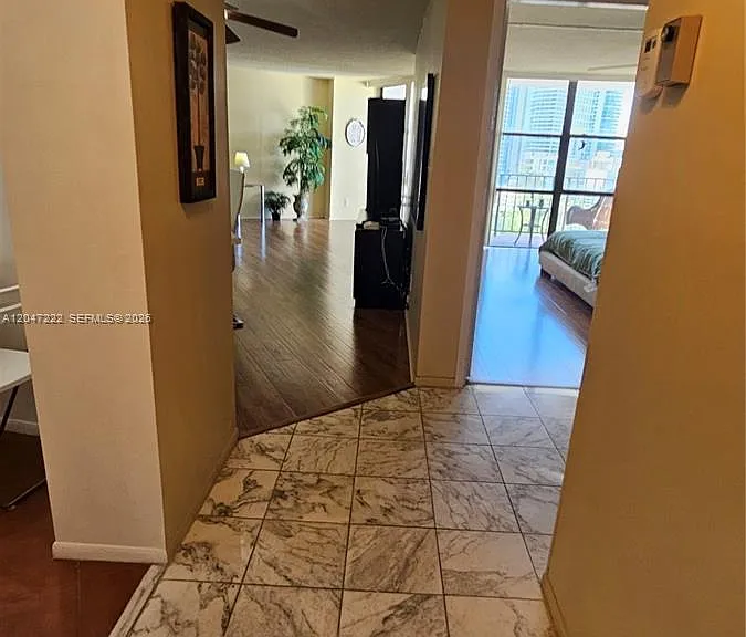 800 Parkview Dr #912 — Photo 1