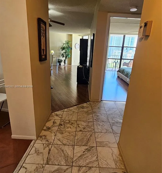 800 Parkview Dr #912