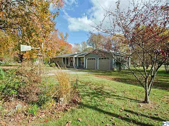 3rd image of 135 Charles Dr