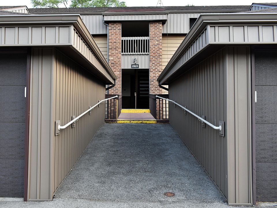 1st image of 2923 Byron Center Ave SW APT C