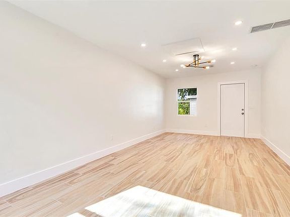 4th image of 5006 Webster Ave