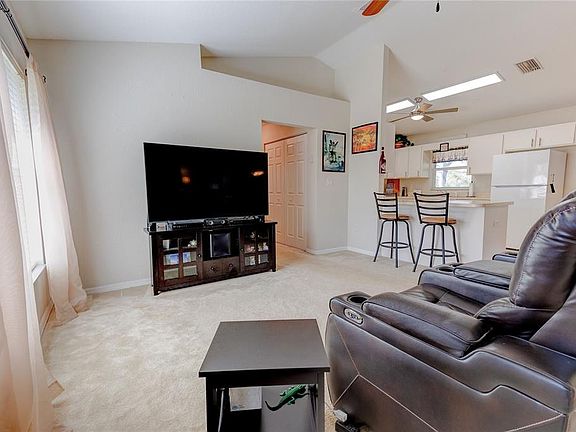 5th image of 1704 Circle Dr